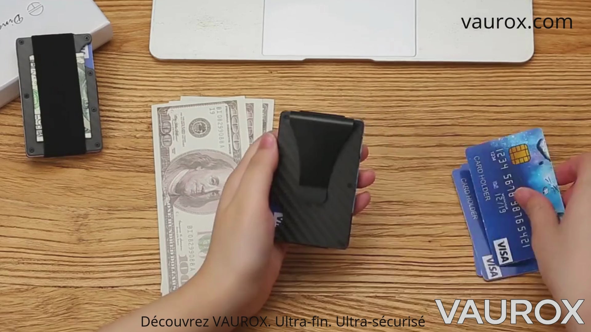Charger la vidéo : Vidéo démonstrative des portefeuilles VAUROX : ultra-fin, ultra-sécurisé, minimaliste, design premium.